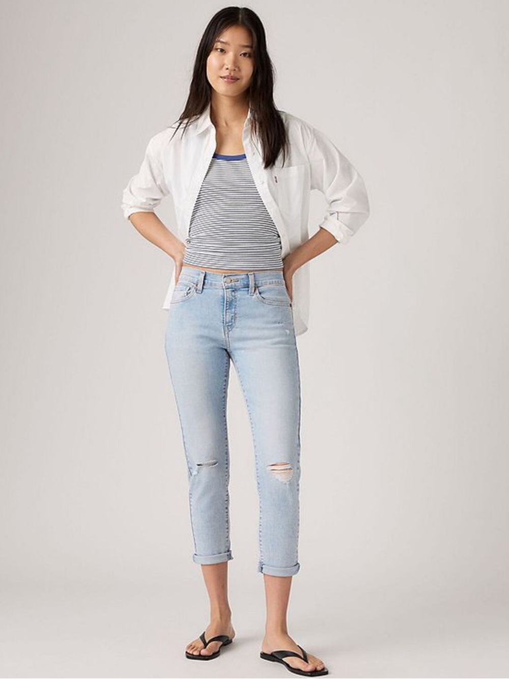 Levi’s Women’s Boyfriend Distressed Lightwash Cropped Jeans Size 33